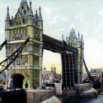 Odkrytka z Londynu, z namalowanym widokiem Tower Bridge autorstwa nieznanego artysty, pocz. XX w., fot. BE W
