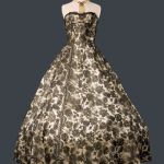 Suknia balowa z czarnej koronki, lata 50. XX w.
