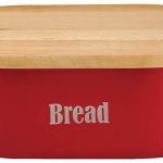 Współczesny pojemnik na chleb z przykrywką, która jest jednocześnie deską do krojenia, fot. WWW.REDCANDY.CO.UK