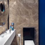 120-metrowy apartament w Gdyni to połączenie nowoczesności, stylowych dodatków i ciepłych zgaszonych odcieni lazuru i