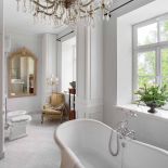 Biała łazienka w stylu francuskim
