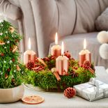 pomysły na bożonarodzeniowe wianki stroiki ze świecami