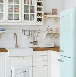 białe szafki w kuchni