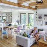 przytulne wnętrza w bieli drewnie i pastelach