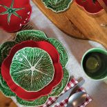 kolorowe naczynia w kształcie warzyw