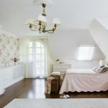 sypialnia na poddaszu ze skosami