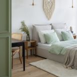 zielona ściana w sypialni aranżacje inspiracje