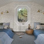 sypialnia na poddaszu ze skosami