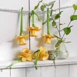 ozdoby wielkanocne na okno parapet drzwi