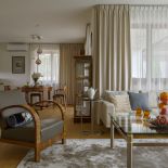 kącik wypoczynkowy w salonie modern classic