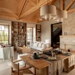 Salon z jadalnią w drewnie i bieli