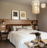 sypialnia z drewnem inspiracje