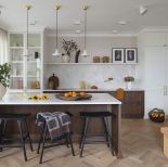 kuchnia w ciemnym drewnie