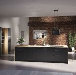 czarna kuchnia w stylu loftowym