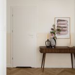 mały przedpokój w bloku w pastelowych kolorach