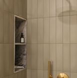 półki pod prysznicem w ścianie