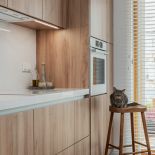 kuchnia drewniane fronty biały blat