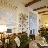 Żaluzje drewniane w stylu retro