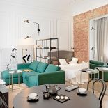 To maleńkie mieszkanie jest jak bombonierka, w której pod kolejnymi warstwami odkrywamy coraz lepsze smaki.