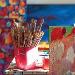 Jestem malarką kolorystką. Myślę kolorem i kolorem czuję – mówi o sobie Beata Murawska. Odwiedzamy ją w jej domu