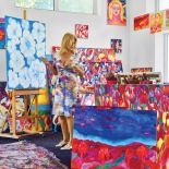 Jestem malarką kolorystką. Myślę kolorem i kolorem czuję – mówi o sobie Beata Murawska. Odwiedzamy ją w jej domu