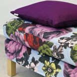 Dekoracje do domu: kwiaty na ścianach, meblach i w doniczkach