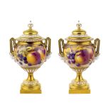 Wazy z jabłkami i jeżynami, XIX w. Owoc jak malowany. Angielska porcelana z Royal Worcester