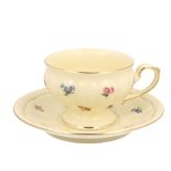 filiżanka porcelanowa w kwiaty