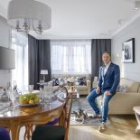 Nadmorski glamour – małe mieszkanie w stylach nowojorskim i hamptons