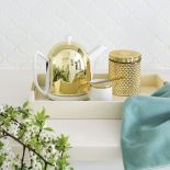 złote dodatki do białej kuchni