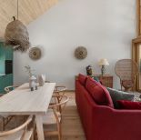 aranżacja salonu z kuchnią i jadalnią