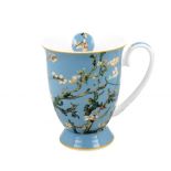 niebieski kubek w kwiaty