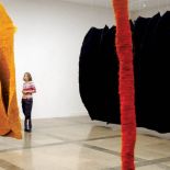 Żółty abakan , Magdalena Abakanowicz, 1970-75 r., fot. EAST NEWS