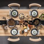 Stół z kolekcji Nature, wykonany w 100% z drewna oraz metalowych wstawek.