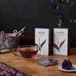 Filiżanka rozgrzewającej, aromatycznej herbaty to obowiązkowy element zestawu przetrwania w okresie jesienno-zimowym.