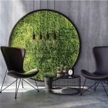 Ściany z chrobotka reniferowego można podświetlić, by wydobyć jego fakturę. Firma Wyjątkowe Ogrody daje 3-letnią