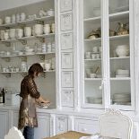 Aby sięgnąć do najwyższej półki, potrzebna jest drabinka.