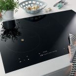 Na tej płycie ustawisz bardzo precyzyjnie temperaturę. Dzięki funkcji utrzymywania ciepła potrawy się