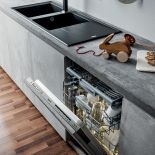 Ta zmywarka umyje aż 15 kompletów naczyń! Pozwala myć jednocześnie kryształy i garnki! HOTPOINT, hotpoint.pl