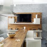 Akacja parzona. DLH, dlh.pl. Wokół blatu