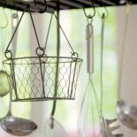 Akcesoria kuchenne. Ażurowy świdermajer