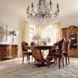 Ambra znaczy po włosku bursztyn. Tak nazywa się najnowsza kolekcja mebli do jadalni. Stół - 19 400 zł, krzesło