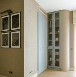 garderoba w mieszkaniu urządzonym jak siedlisko