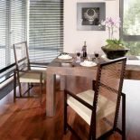 Apartament w parku nad stawem ma wszystkie zalety willi z ogrodem. Nowoczesny i wygodny.