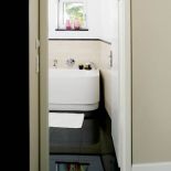 Apartament w parku nad stawem ma wszystkie zalety willi z ogrodem. Nowoczesny i wygodny.