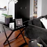 Apartament w parku nad stawem ma wszystkie zalety willi z ogrodem. Nowoczesny i wygodny.