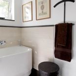 Apartament w parku nad stawem ma wszystkie zalety willi z ogrodem. Nowoczesny i wygodny.