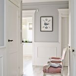 Apartament w urokliwej willowej dzielnicy. 84 metry na poddaszu z czterema pokojami i malutką garderobą.