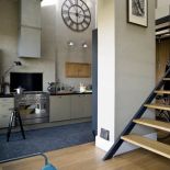 Apartament ze stalową antresolą