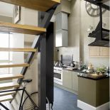 Apartament ze stalową antresolą